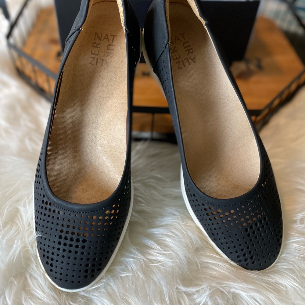 Brand new Naturalizer platform slide ons - Picture 2 of 6
